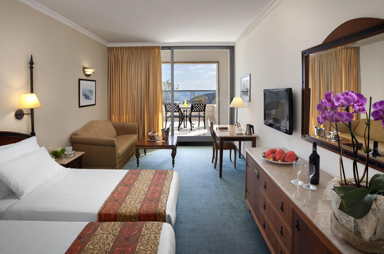 Bedroom 4, Golden Crown Hotel