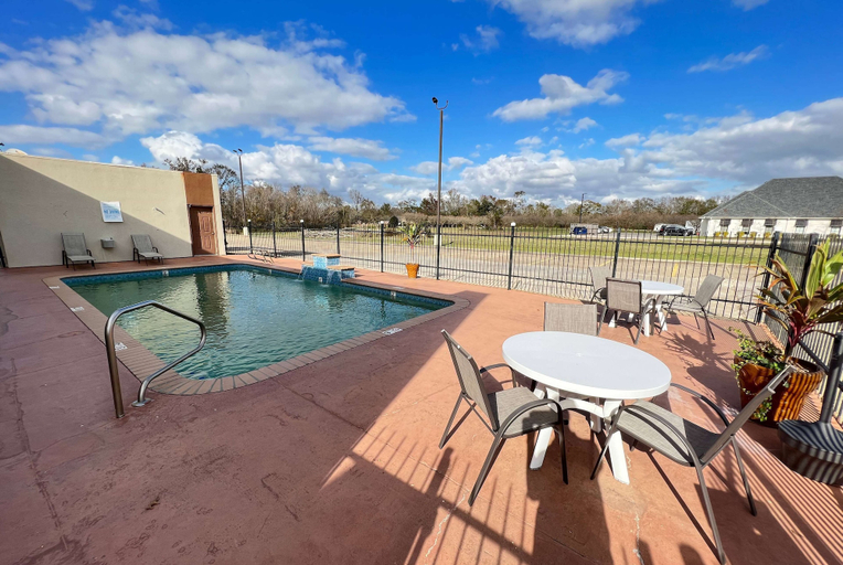 Sport & Beauty 5, Days Inn by Wyndham Rayne/Crowley, Acadia