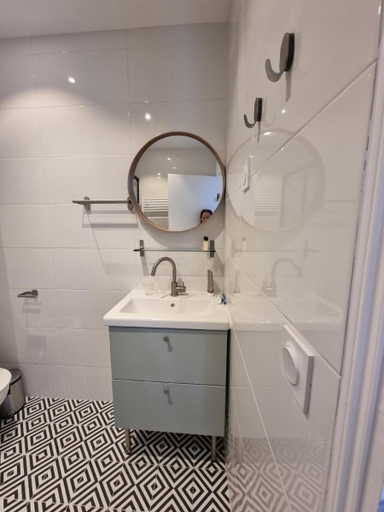 Bathroom 3, Madame paris, Val-de-Marne