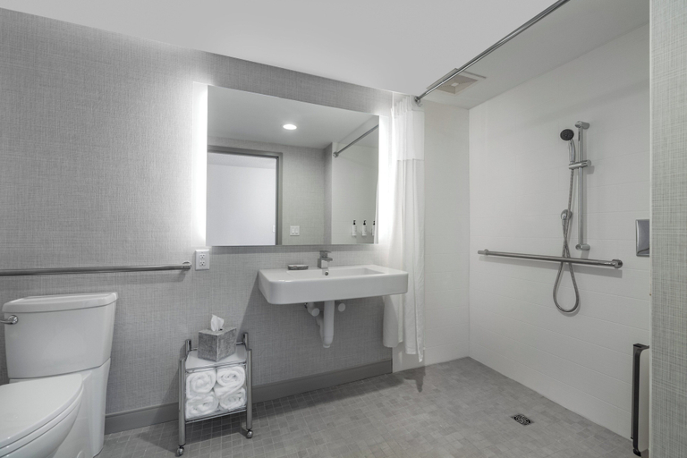 Bathroom 2, Holiday Inn Express St Albans by IHG, Franklin