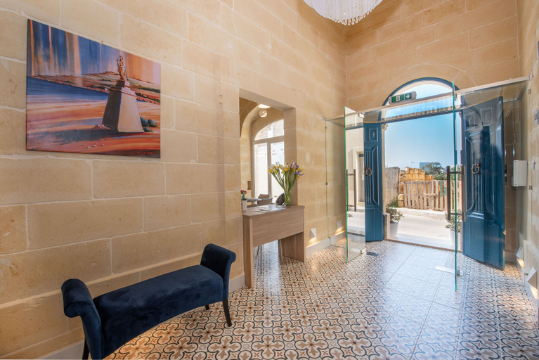 Others 4, Georges Boutique Living