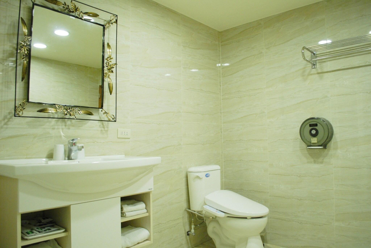 Bathroom 5, Ying Zhen Hotel, Taoyuan