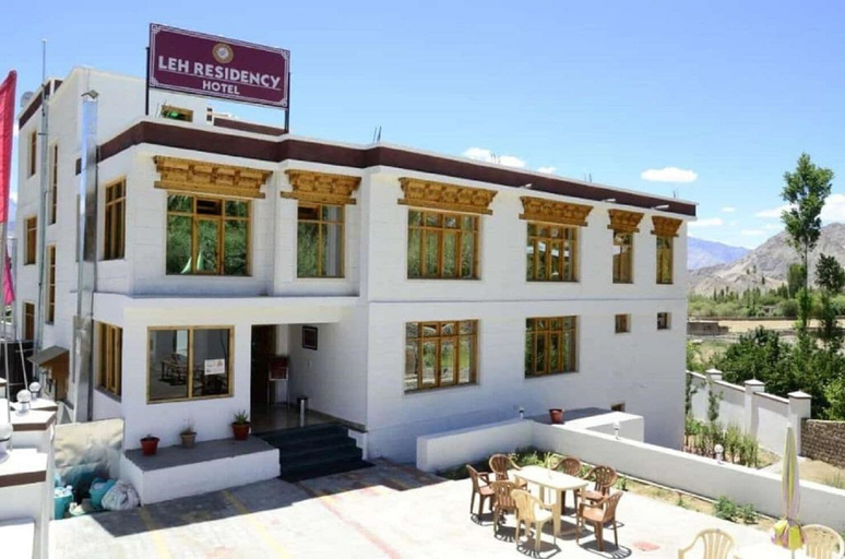 Exterior & Views