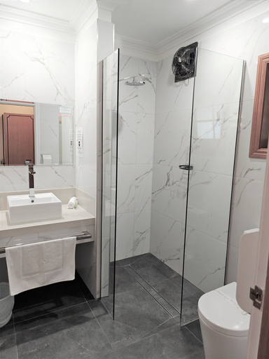 Bathroom 5, St Georges Motor Inn, Melbourne