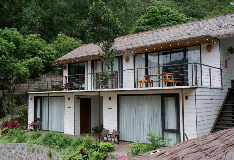 Exterior 3