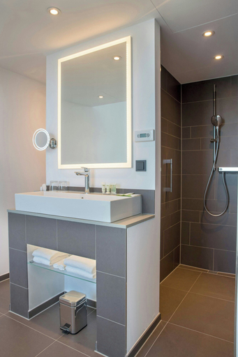 Bathroom 4, Courtyard by Marriott Wolfsburg, Wolfsburg