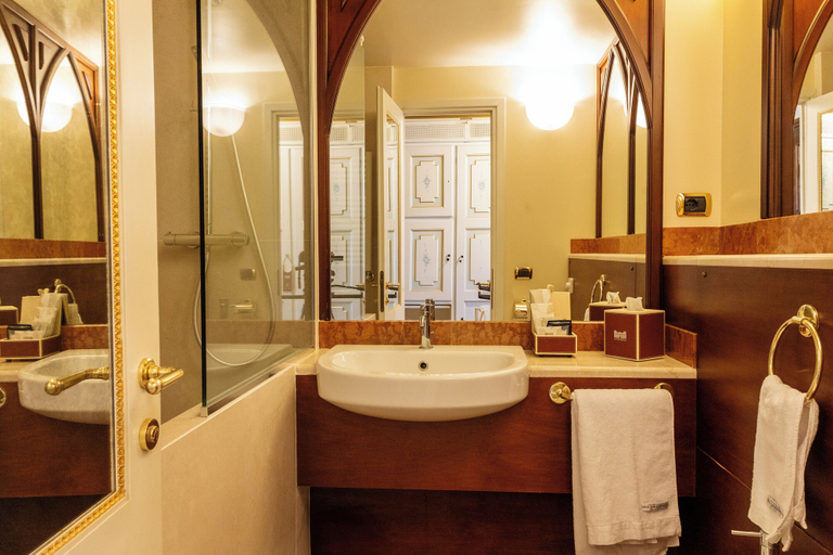 Bathroom 7