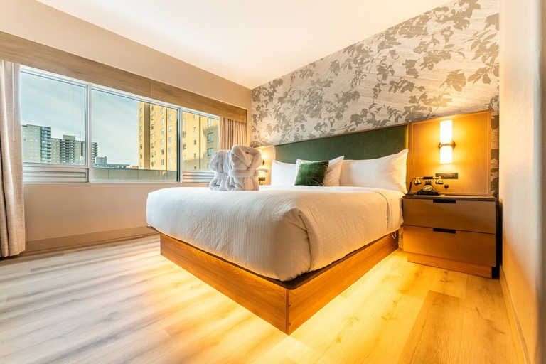 Bedroom 3, Park Town Hotel, Division No. 11