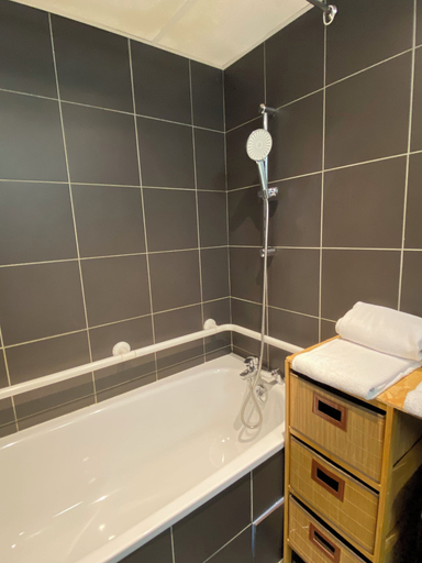 Bathroom 5, Auberge de Jeunesse Paris HI Yves Robert, Paris