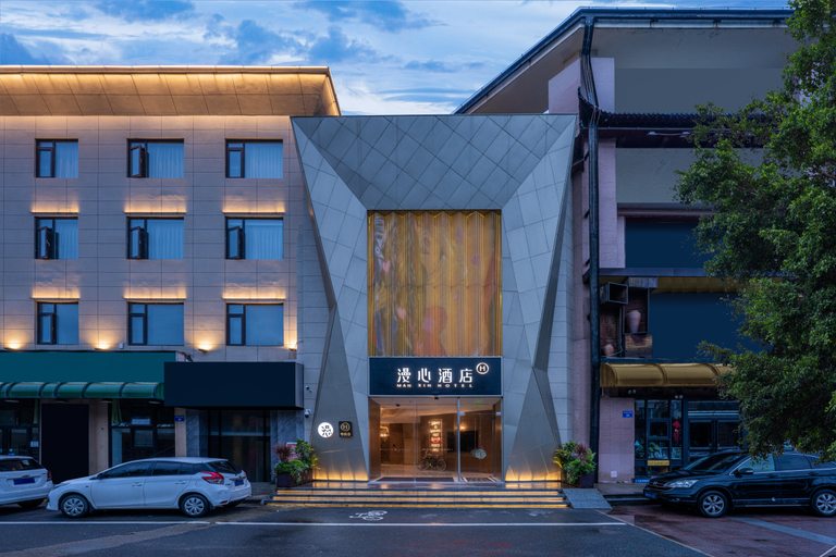 Exterior & Views
