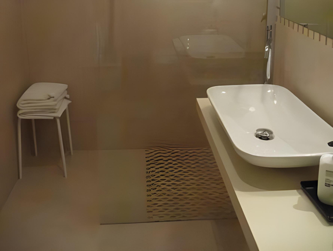Bathroom 11