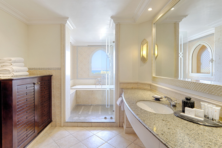 Bathroom 5, Kempinski Hotel Soma Bay, Safaja