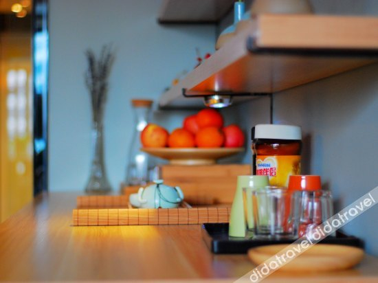 Food & Drinks