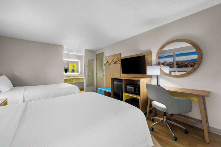 Bedroom 3, Days Inn by Wyndham Raleigh Midtown, Wake