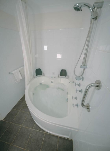 Bathroom 3, Darwin Resort, Darwin