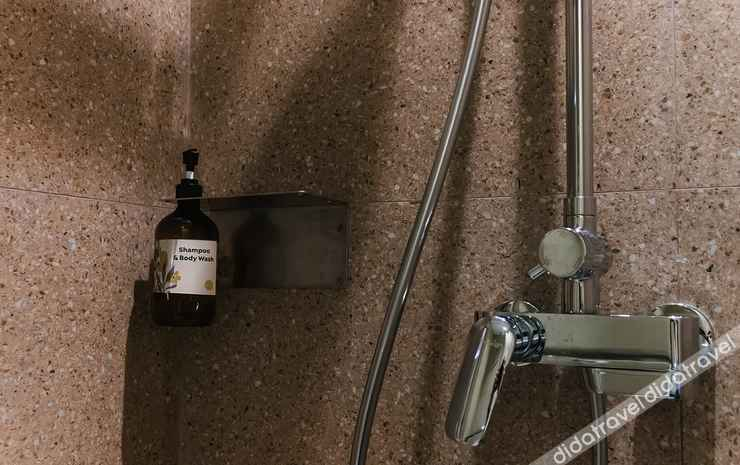 Bathroom 3, Sanctuary Spaces Hotel, Slipi - Tomang, Jakarta Barat