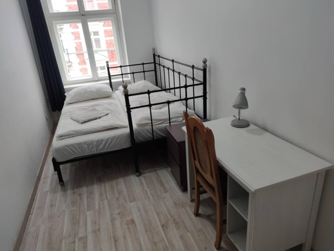 Others 4, Prywatny pokoj na Srodmiesciu, Środa Śląska