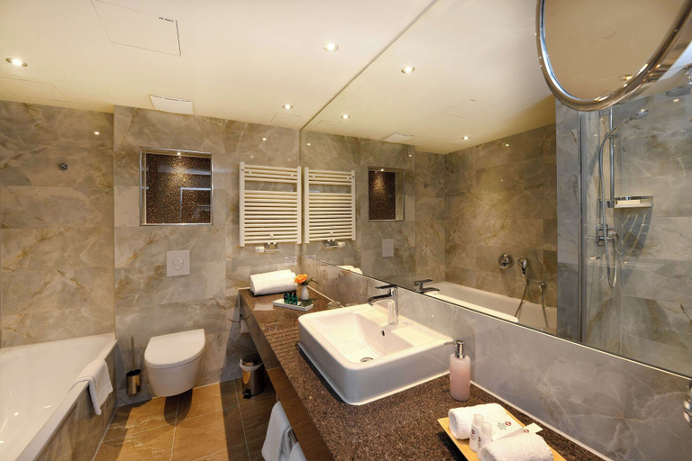 Bathroom 4, Best Western Plus Delta Park Hotel, Mannheim