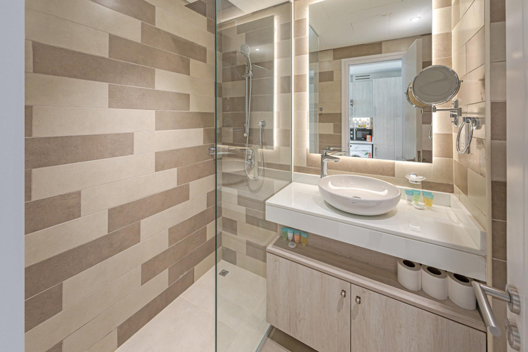 Bathroom 4, Sea view I Beach access I Pool with bar, Dubai