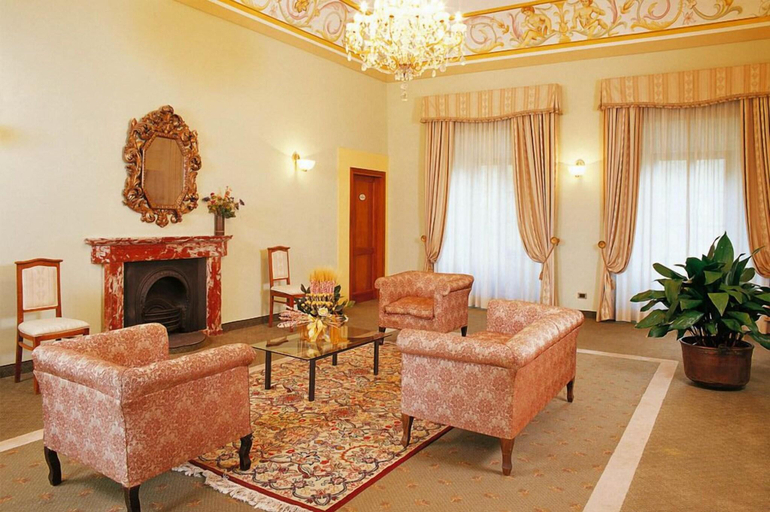 Public Area, Villa San Lucchese, Siena