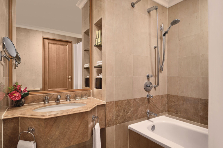 Bathroom 5, Shangri-La Apartments, Singapore, Singapura