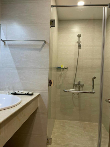 Bathroom 10