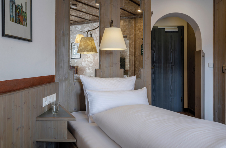 Bedroom 4, Hotel Promenade, Passau