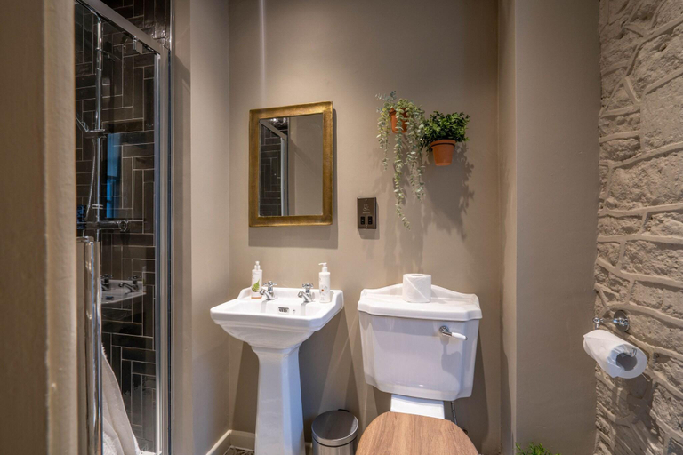 Bathroom 4, The George Inn And The Plaine, Somerset