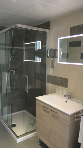 Bathroom 3, Appart'hotel Le Pelerin, Hautes-Pyrénées
