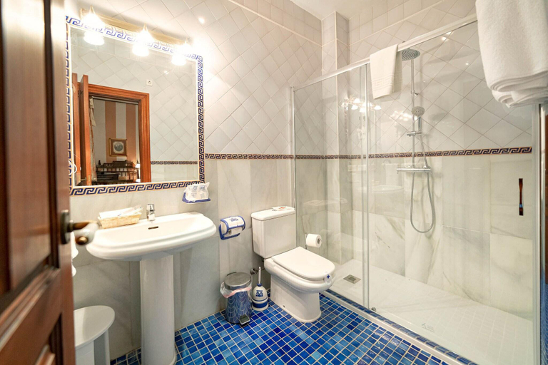 Bathroom 4, Hotel Alvar Fañez, Jaén