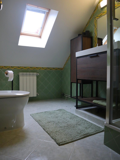 Bathroom 3, Casal dos Frades, Ourém