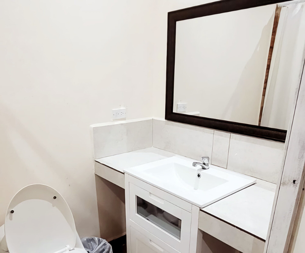 Bathroom 4, Lenca World, Roatán