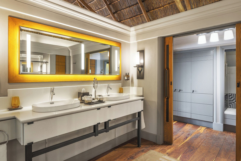 Bathroom 3, Chobe Water Villas, Kabe