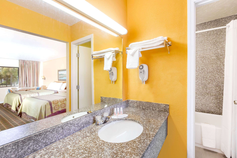Bathroom 5, Days Inn by Wyndham Little River, Horry