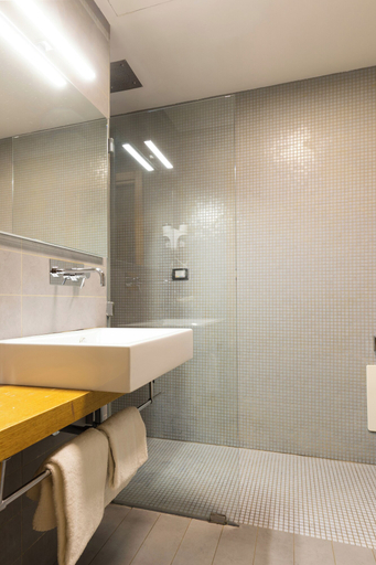 Bathroom 4, Hotel Royal Caserta, Caserta
