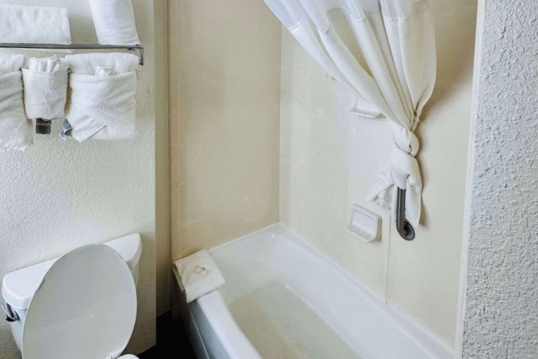 Bathroom 4, Quality Inn Danville - University Area, Danville