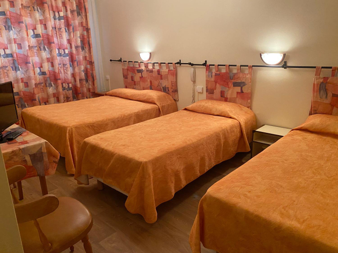 Bedroom 2, Hotel Bellevue de tradition familiale, Landes