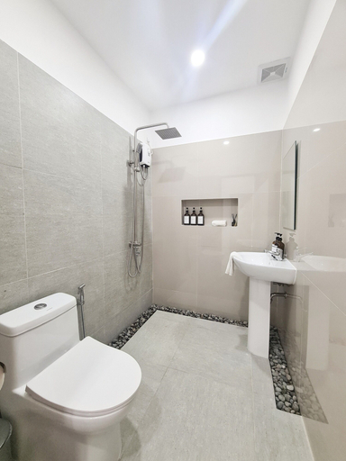 Bathroom 3, 148 Guesthouse and Resort, Alaminos City