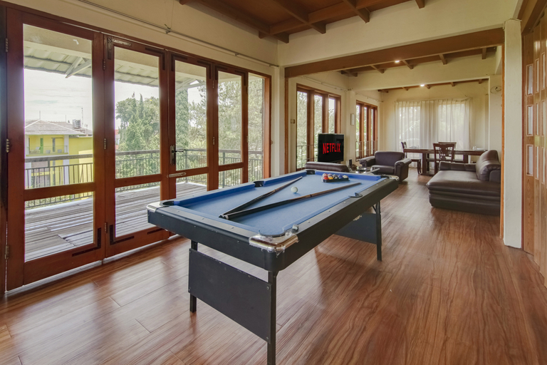 Sport & Beauty 5, Villa Kita - w/ Pool & Playstation, Bandung