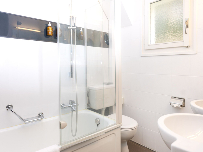 Bathroom 5, Beausite Park Hotel & Spa, Interlaken