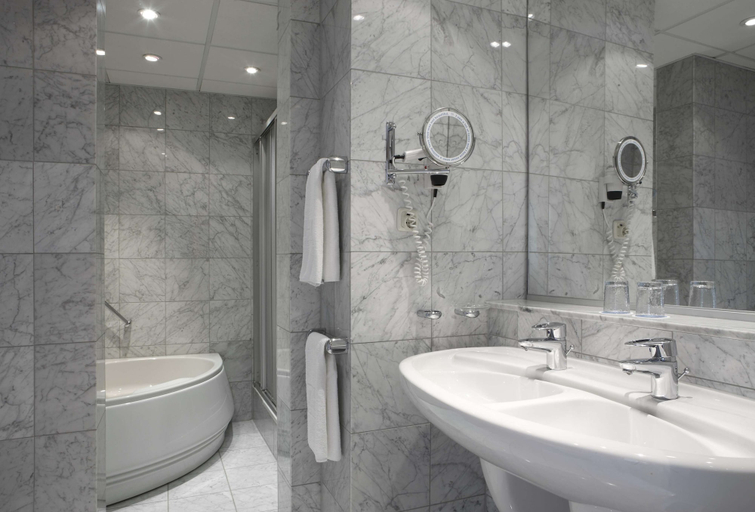 Bathroom 4, NH Luxembourg Airport, Luxembourg