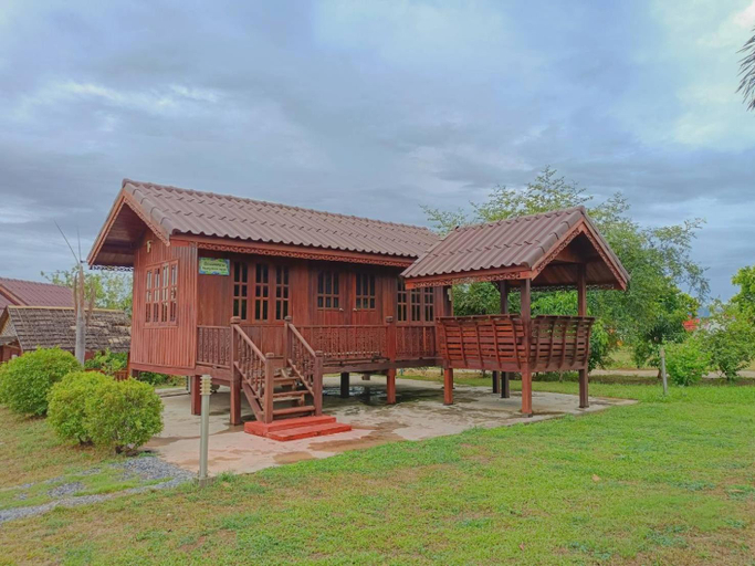 Exterior 1
