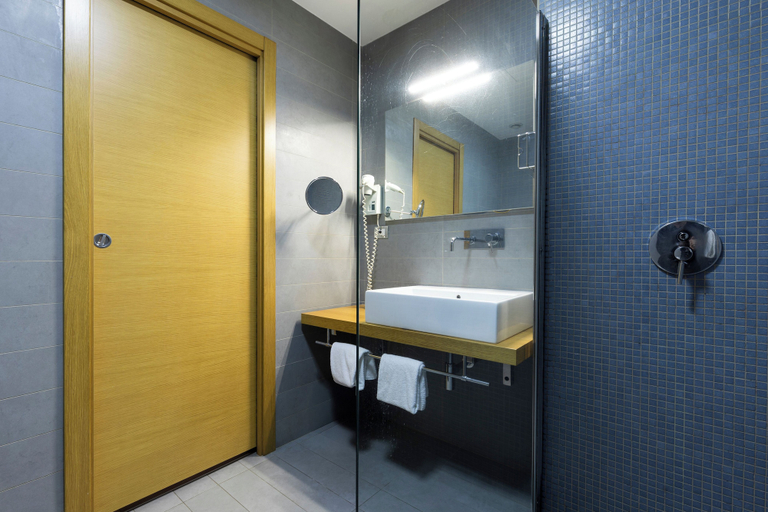Bathroom 4, Hotel Royal Caserta, Caserta