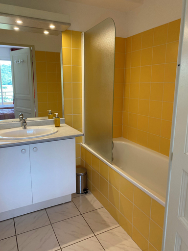Bathroom 3, Golf & Résidence de Nîmes Vacquerolles, Gard