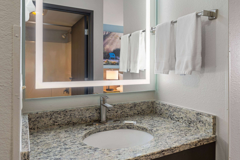 Bathroom 4, Days Inn by Wyndham Neenah, Winnebago