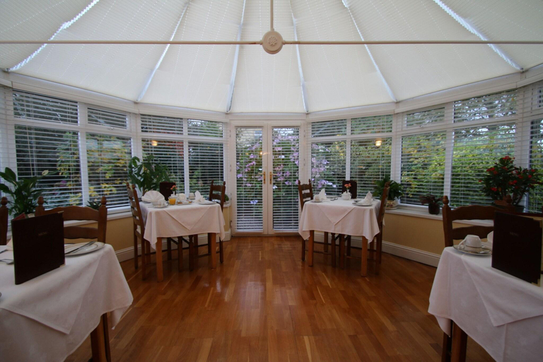 Food & Drinks, Brook Manor Lodge