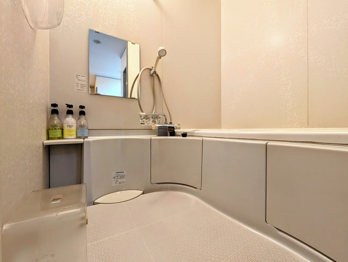 Bathroom 5, Kanazawa Station Hotel, Kanazawa