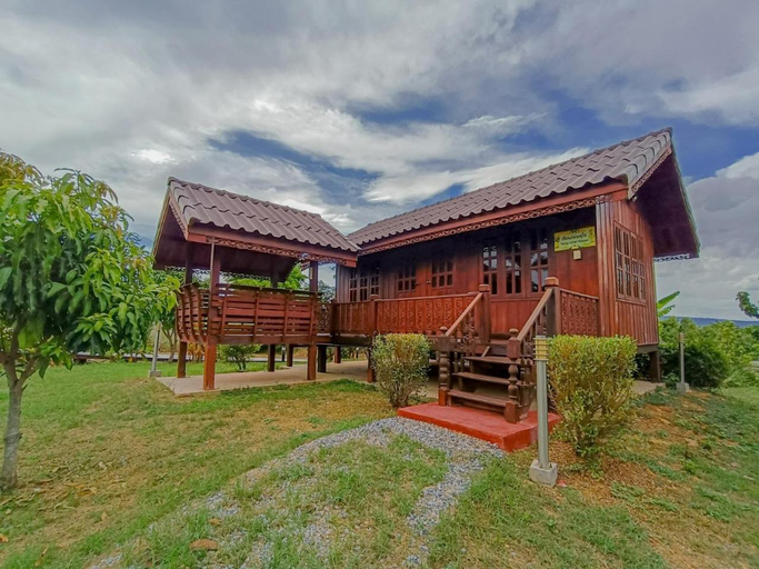 Exterior 6