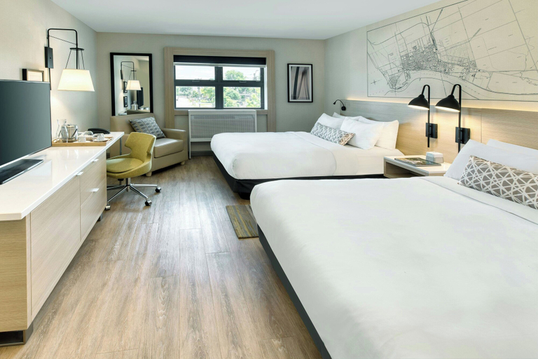 Bedroom 3, The Insignia Hotel, Sarnia, a Tribute Portfolio Hotel, Lambton