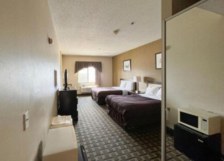 Bedroom 2, FairBridge Inn & Suites Batavia - Darien Amusement Park, Genesee